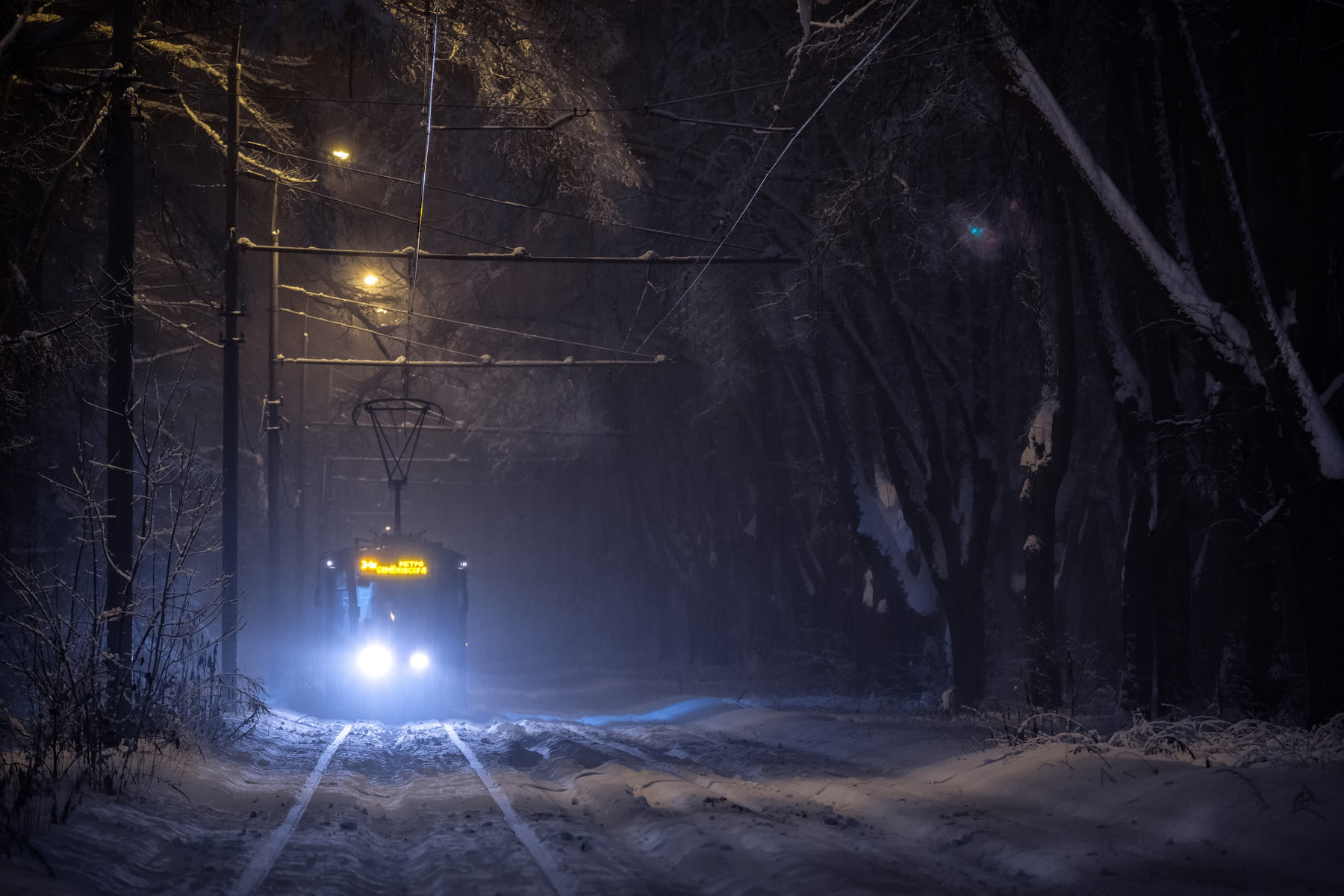Ночь, снег, фонарь, трамвай ночь снег трамвай москва измайлово фонари