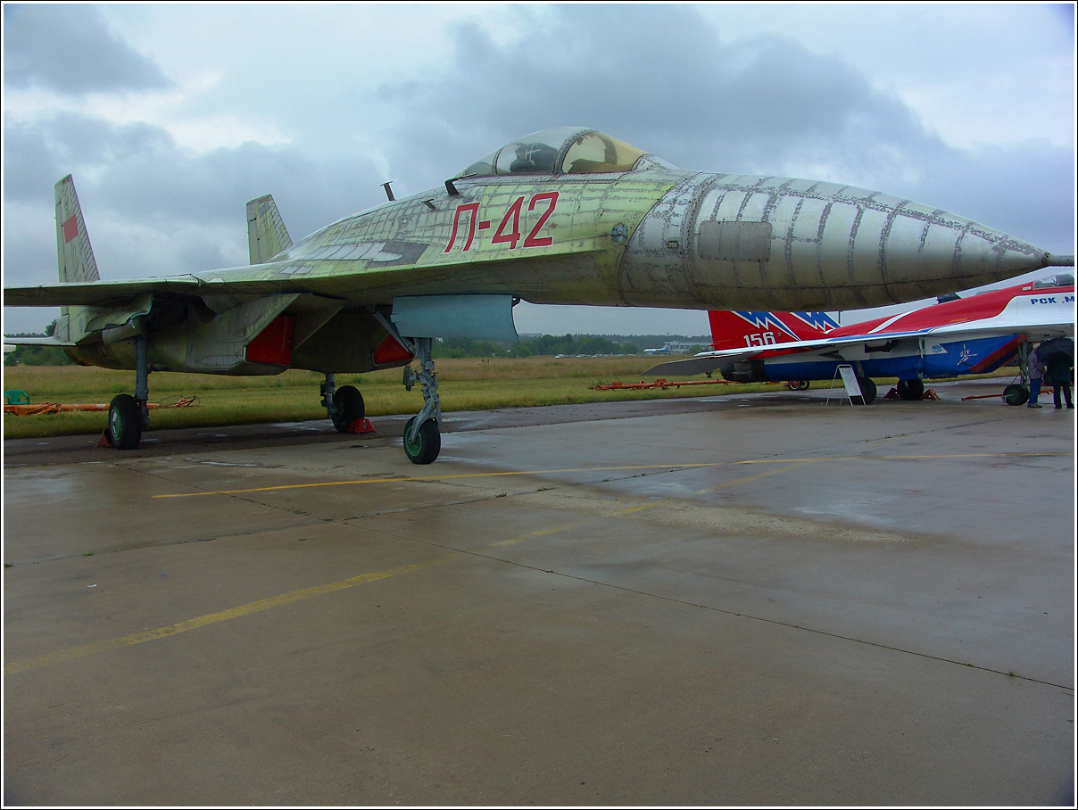 П-42 П-42 авиация самолет стоянка Жуковский 2004