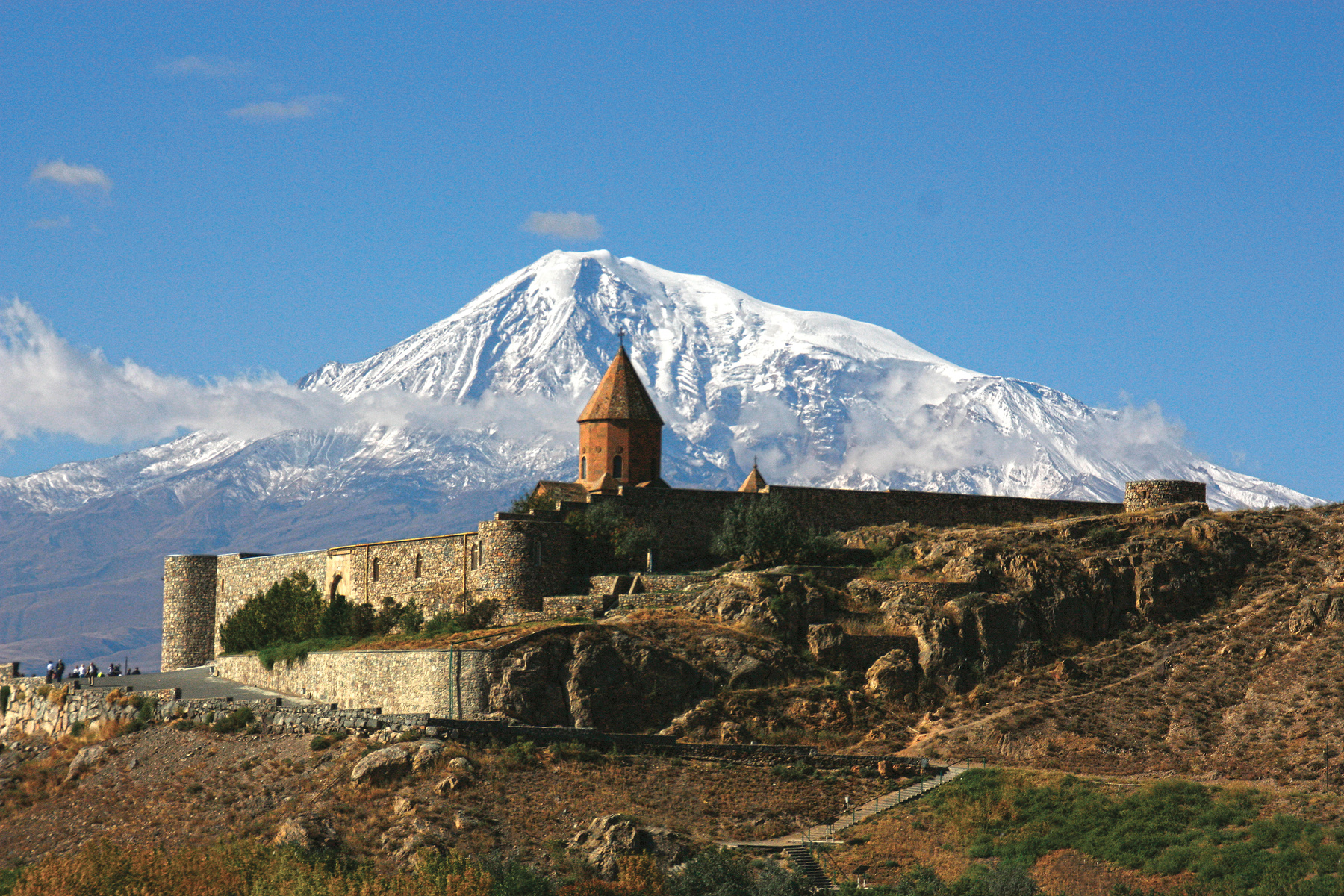 Армения перед. Гора Арарат и хор Вирап. Монастырь хор Вирап. Хор Вирап Армения. Хор Вирап Армения Арарат.