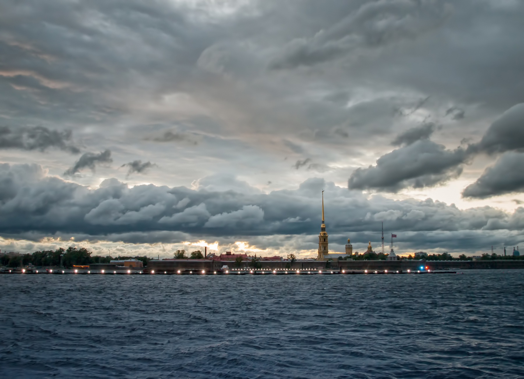 Тучи над Невой Санкт-Петербург Нева тучи Петропавловская крепость