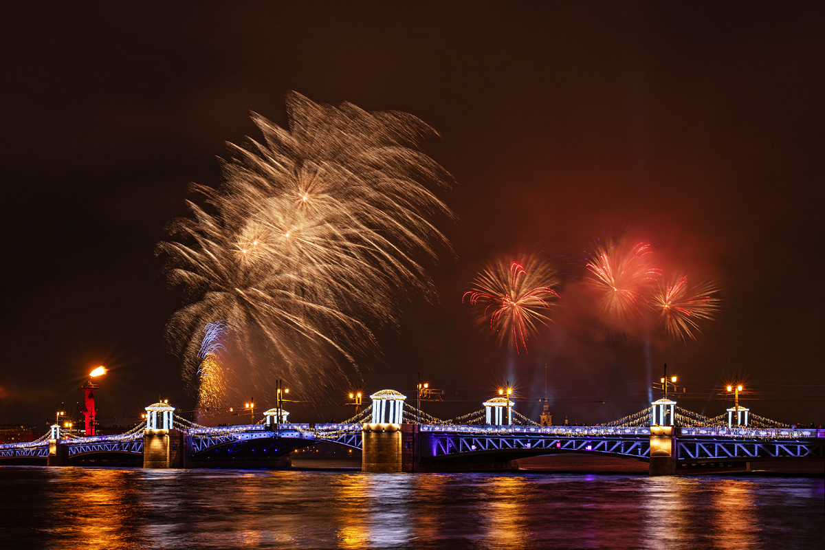 Фестиваль огня Фейерверк фестиваль огня Рождественская звезда -2020 Санкт-Петербург Дворцовый мост ночь