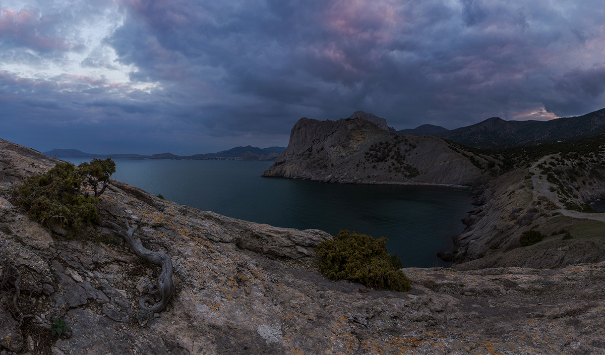 На исходе дня Крым Новый Свет пейзаж горы море небо облака закат