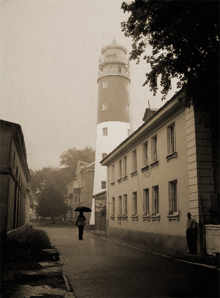 Скоро осень... дождь осень маяк девушка зонт улица дом