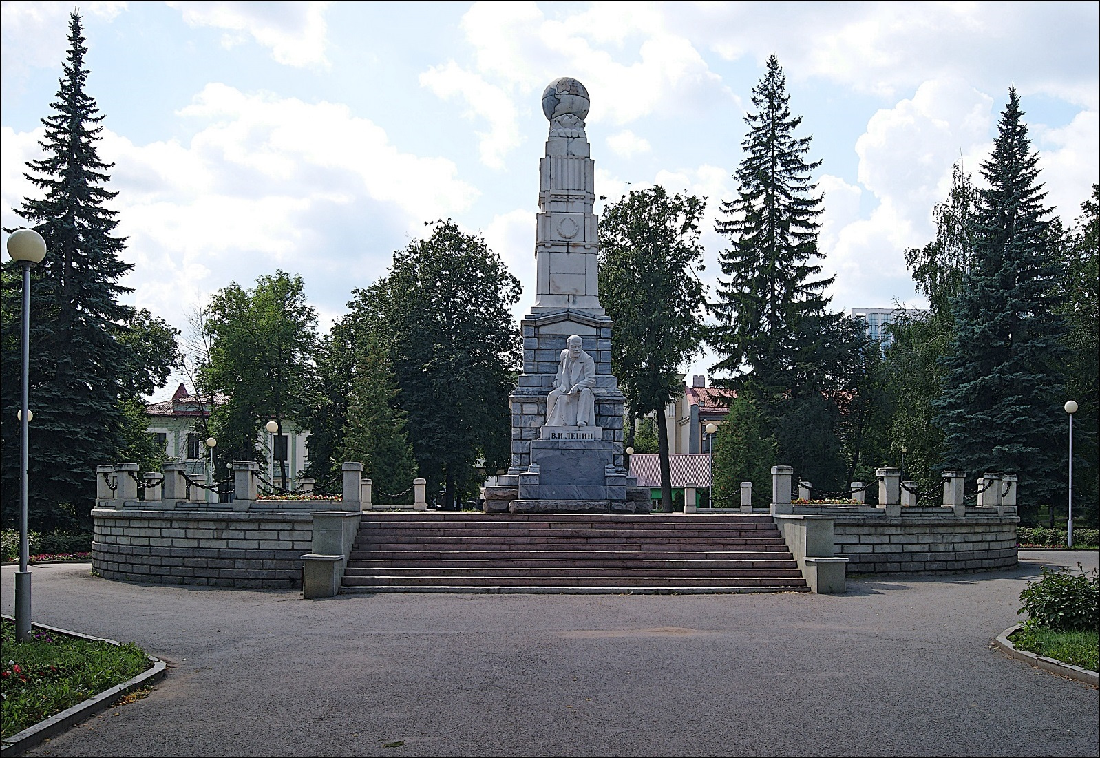 Памятник В. И. Ленину Лето сквер памятник Ленин