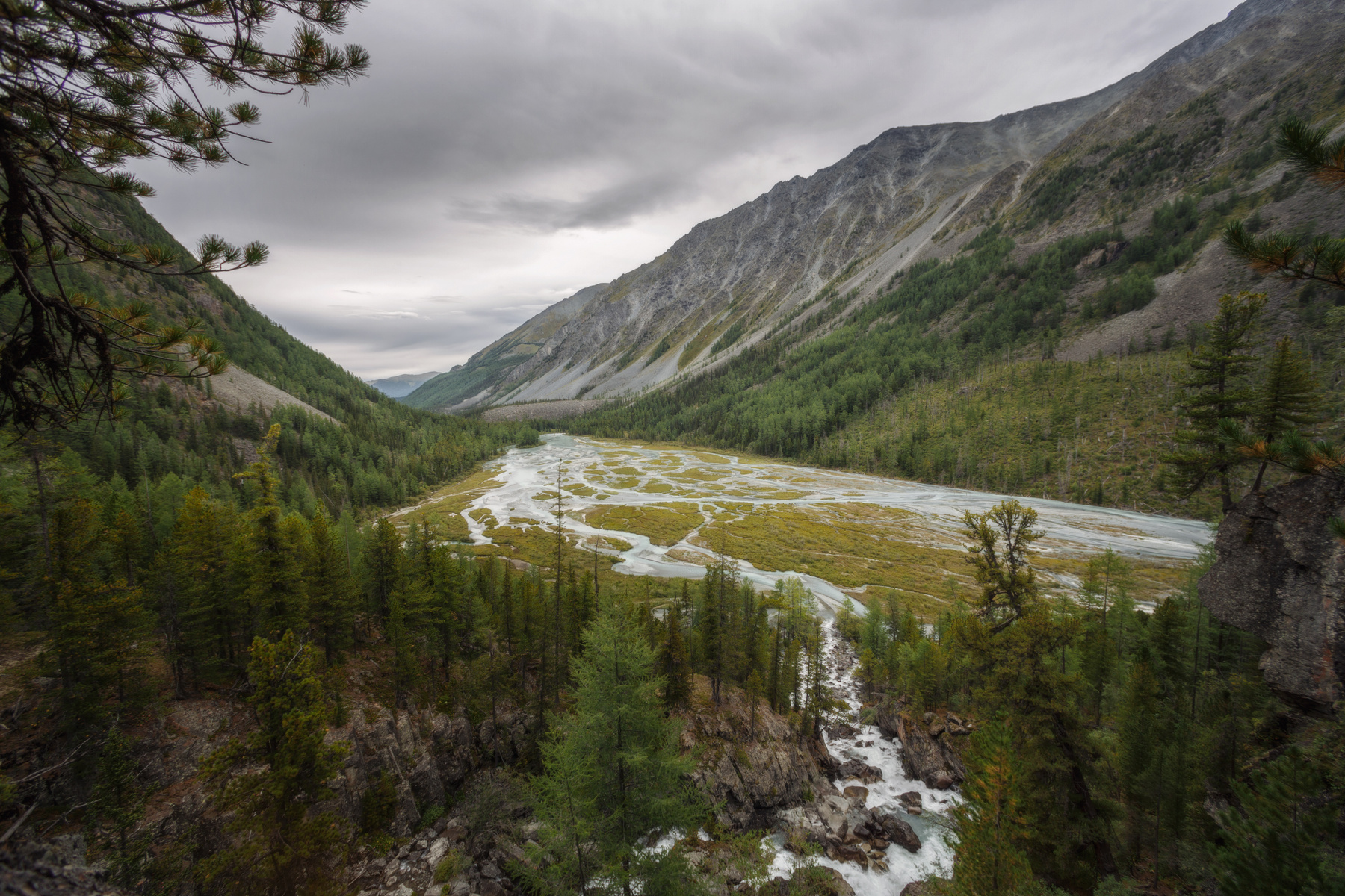 Разлив на реке Кучерла Горы Алтай Белуха приключения путешествие природа Россия
