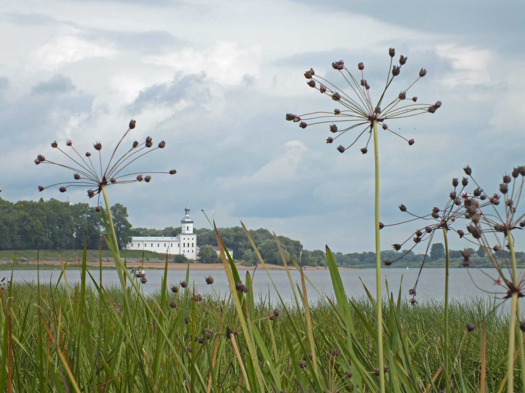 Свято-Юрьев монастырь монастырь церковь природа пейзаж озеро облака