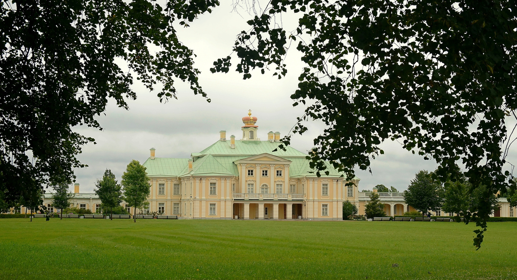 Дворец князя Меньшикова в Ораниенбауме Ораниенбаум дворец Меньшикова парк Лето