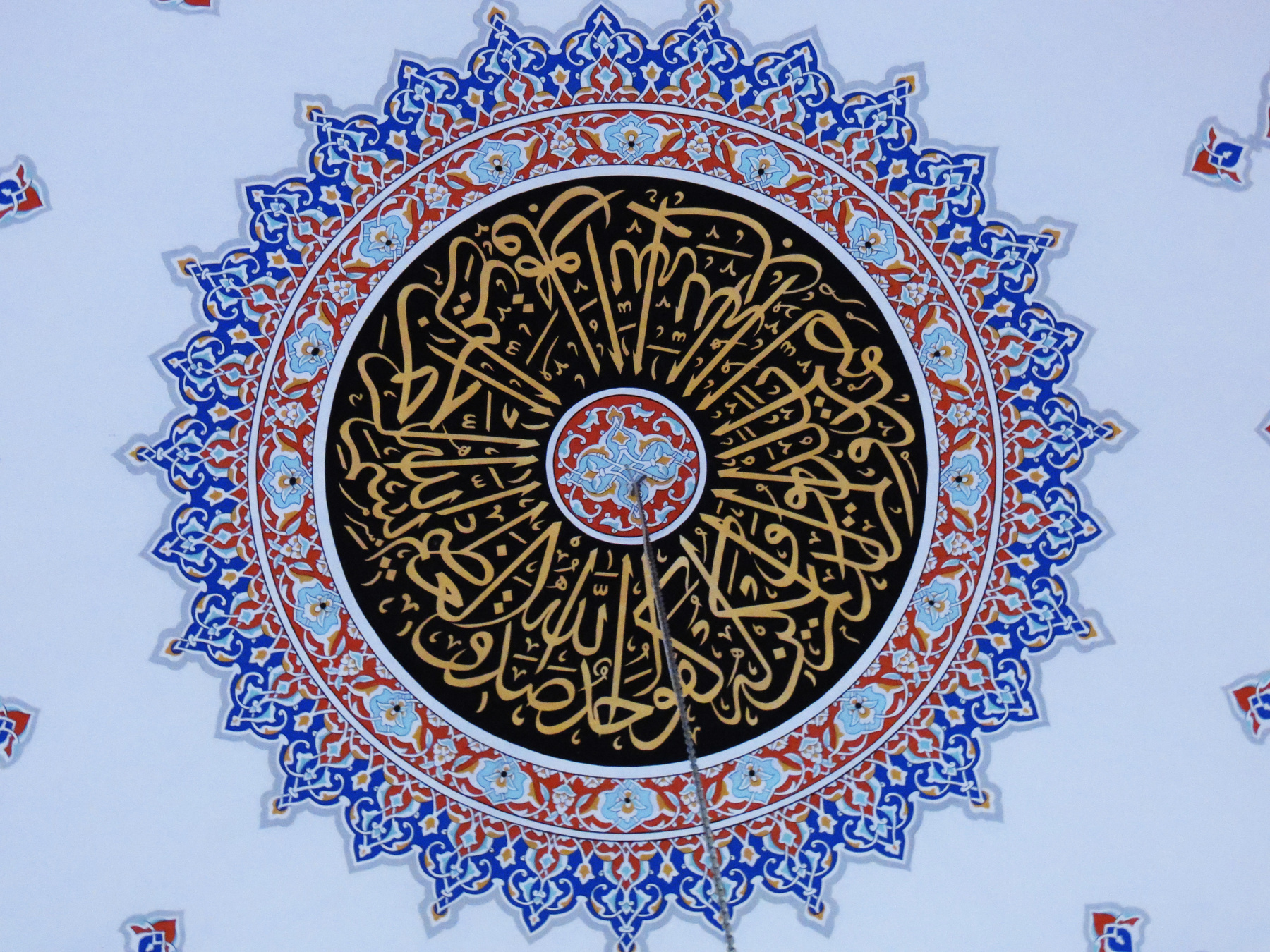 Арабская каллиграфия в мечети прифронтового Мариуполя 