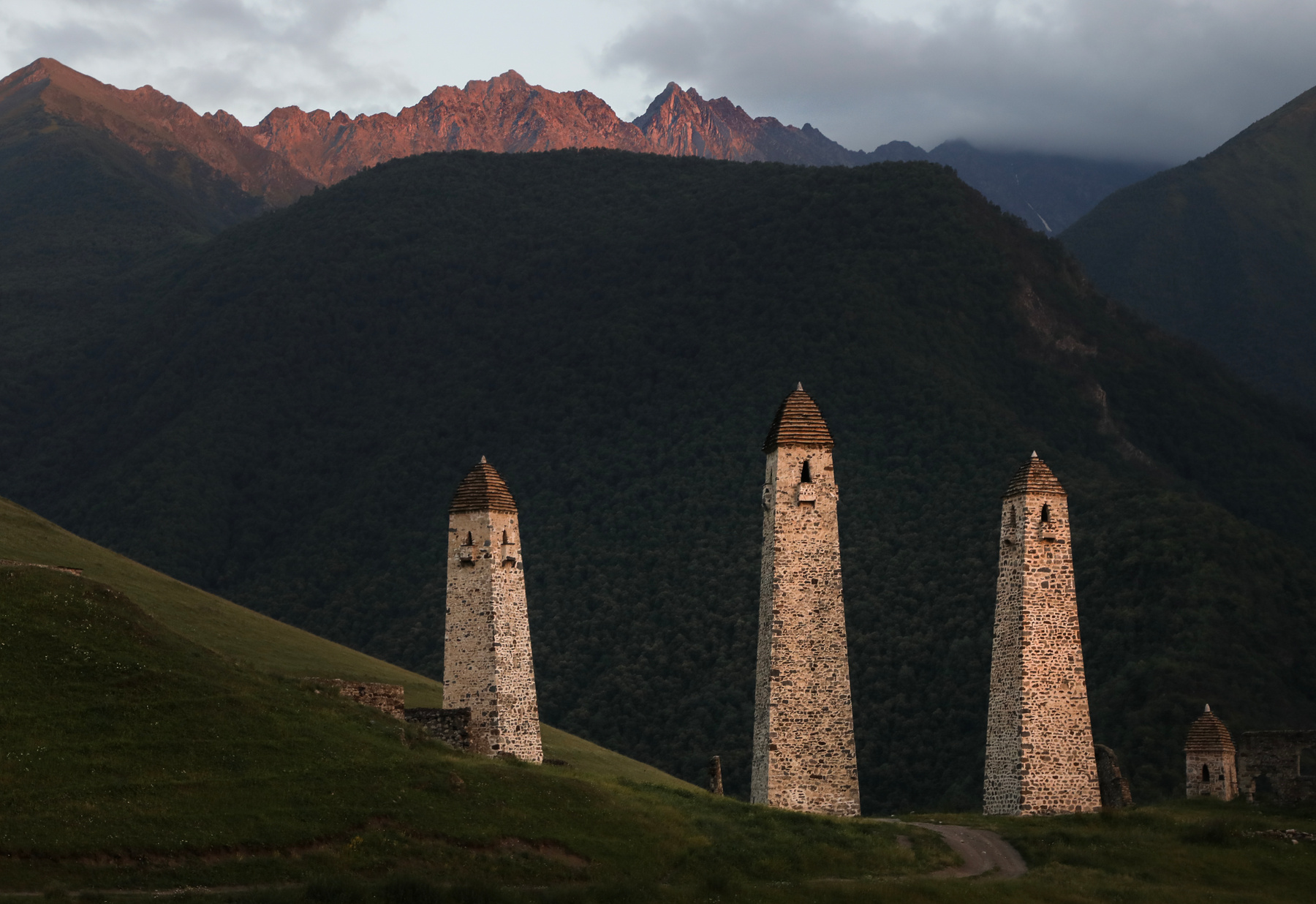 Башни Эрзи ингушетия россия кавказ горы башни боевые пейзаж