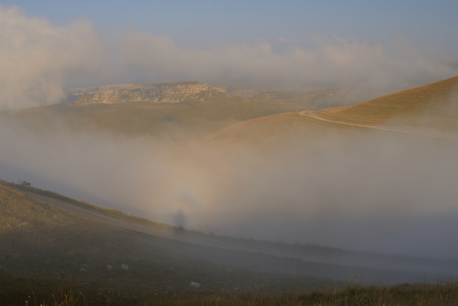 Призрак Броккена горы Кавказ закат туман призрак Броккена
