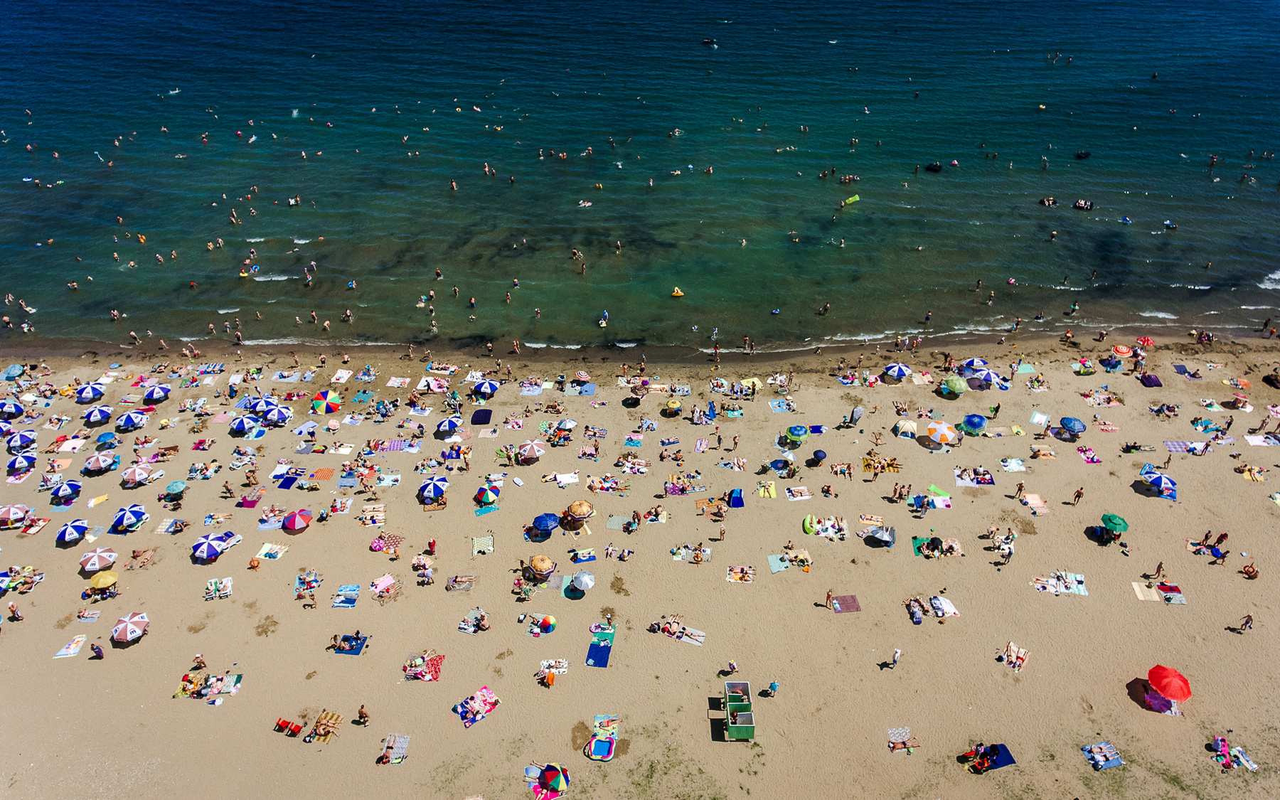Подальше от городской суеты Владивосток лето шамора пляж люди отдых