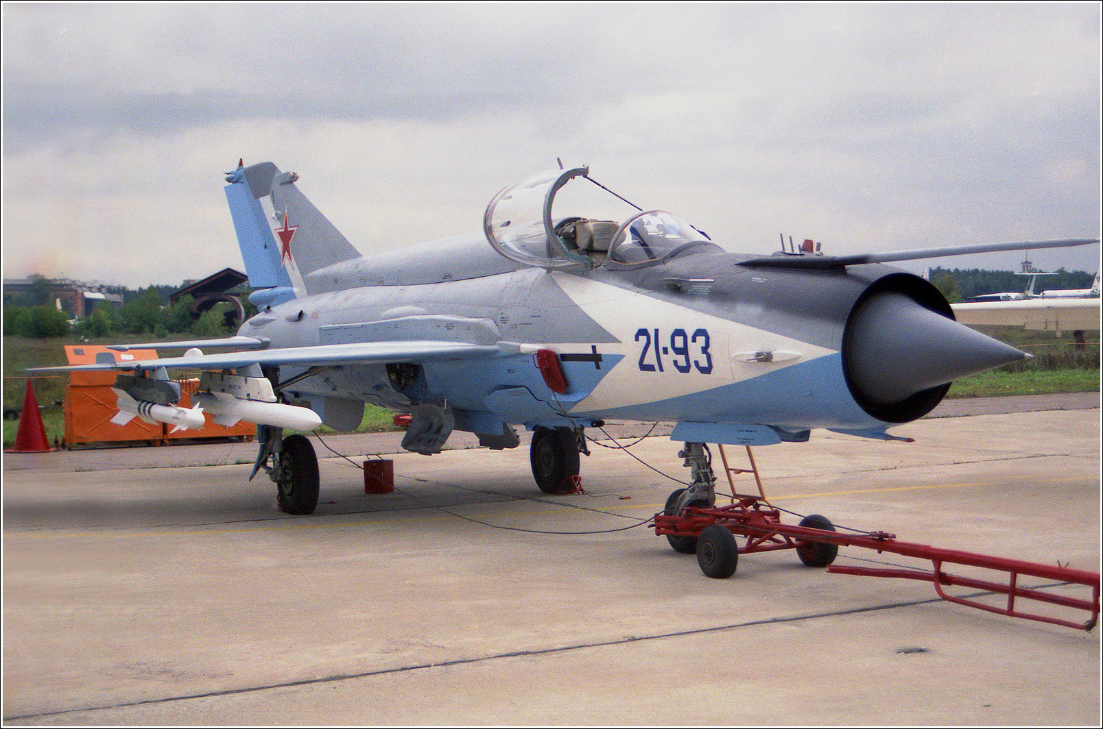МиГ-21, 1999 год МиГ-21 авиация самолет стоянка Жуковский 1999