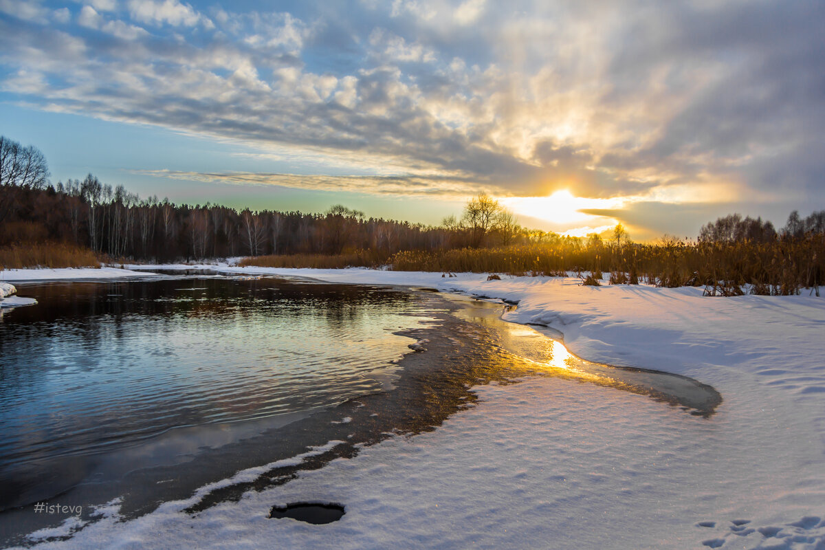 Последние дни зимы. Река Закат Солнце