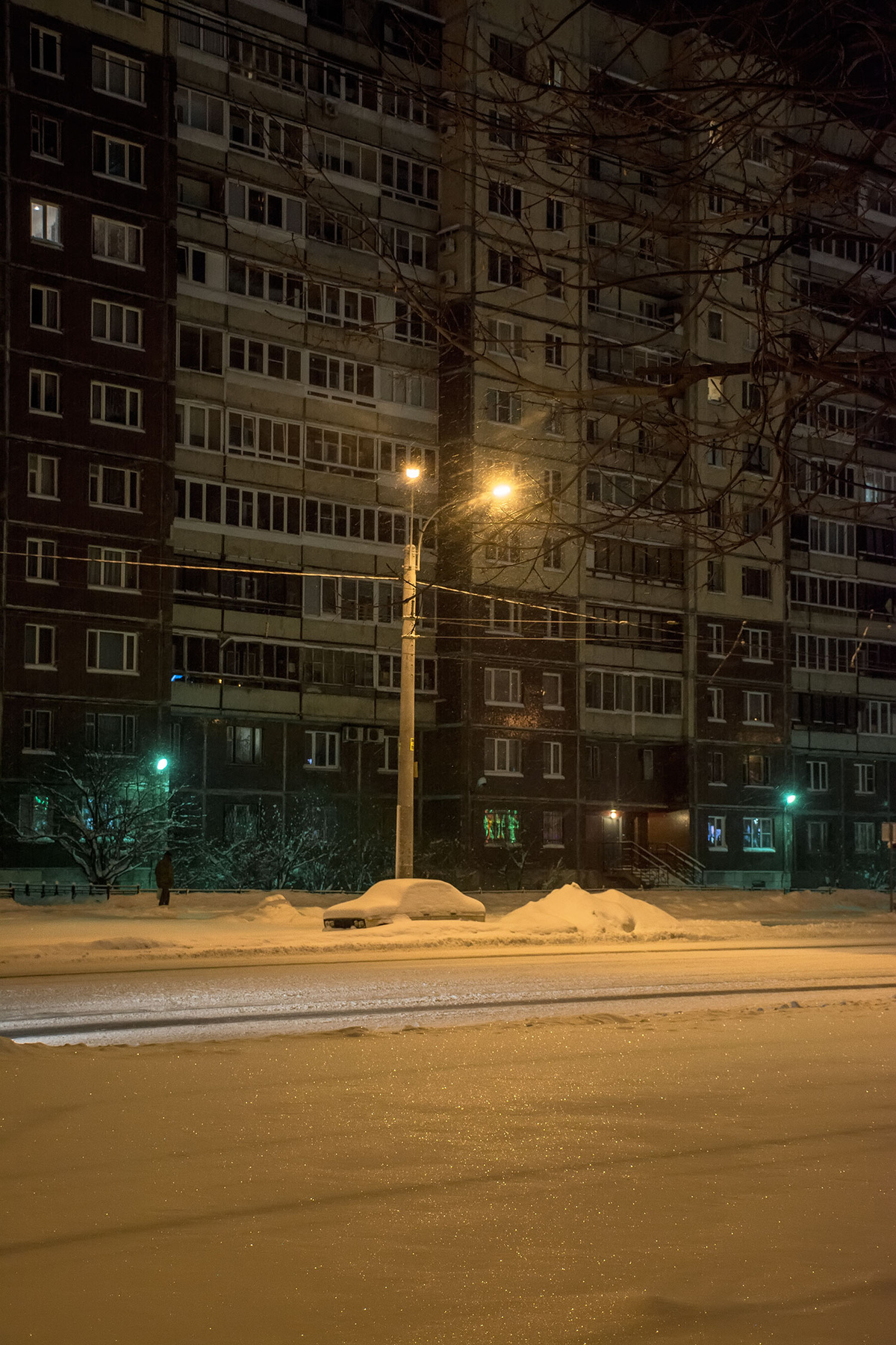 Улица, фонарь, но без аптеки... город зима