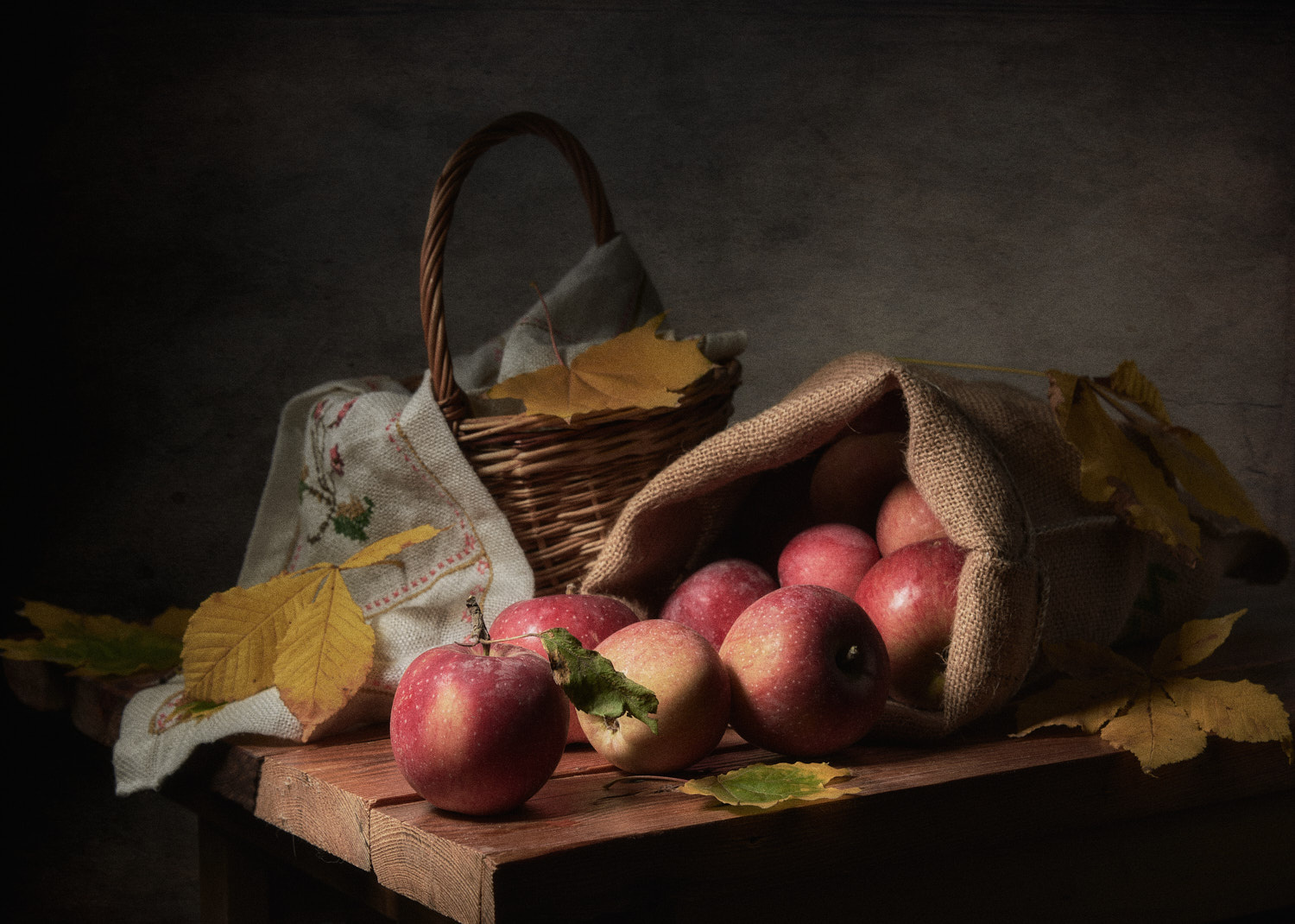 Яблоки из мешочка натюрморт композиция постановка сцена плоды еда фрукты яблоки урожай