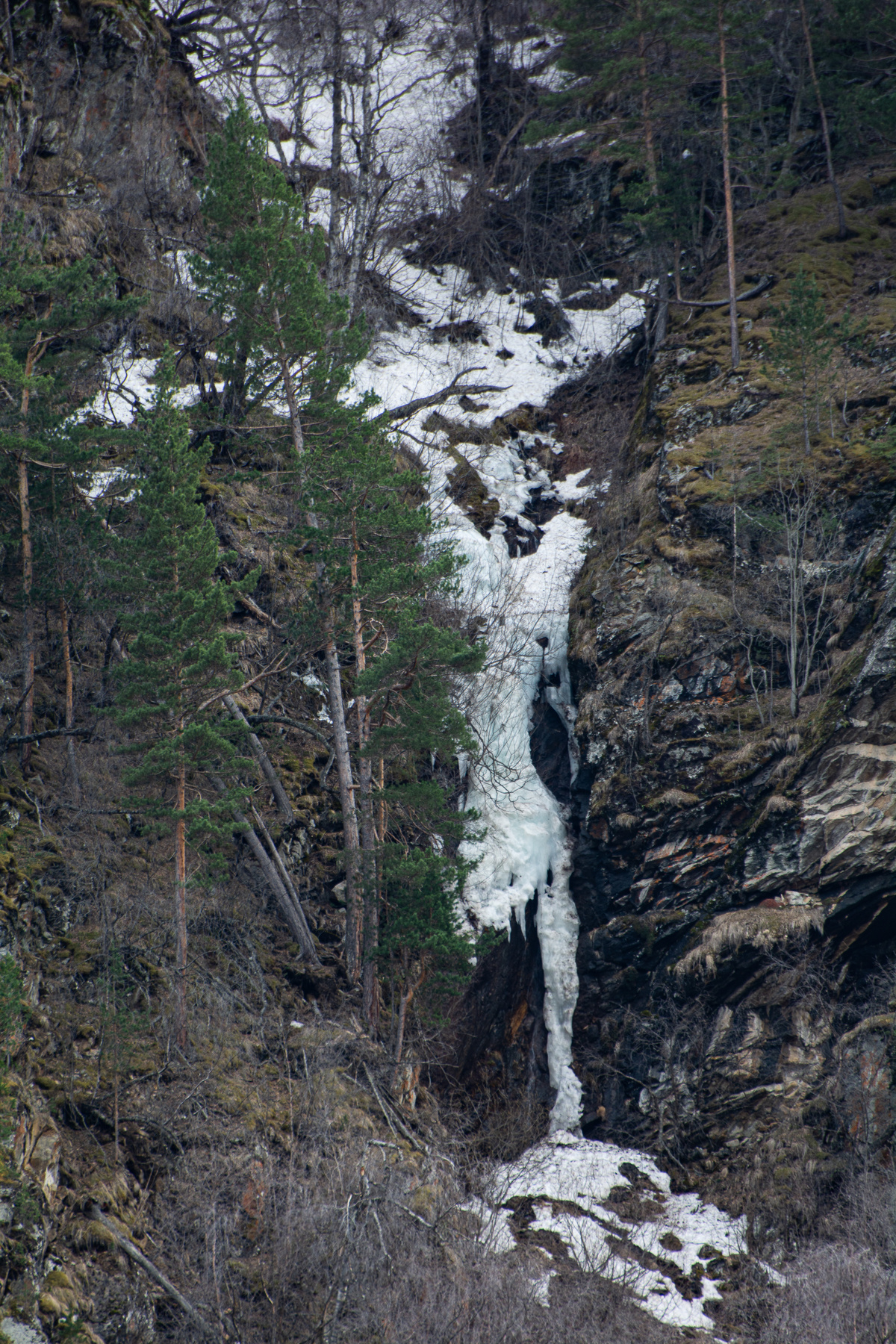 Весенний водопад 