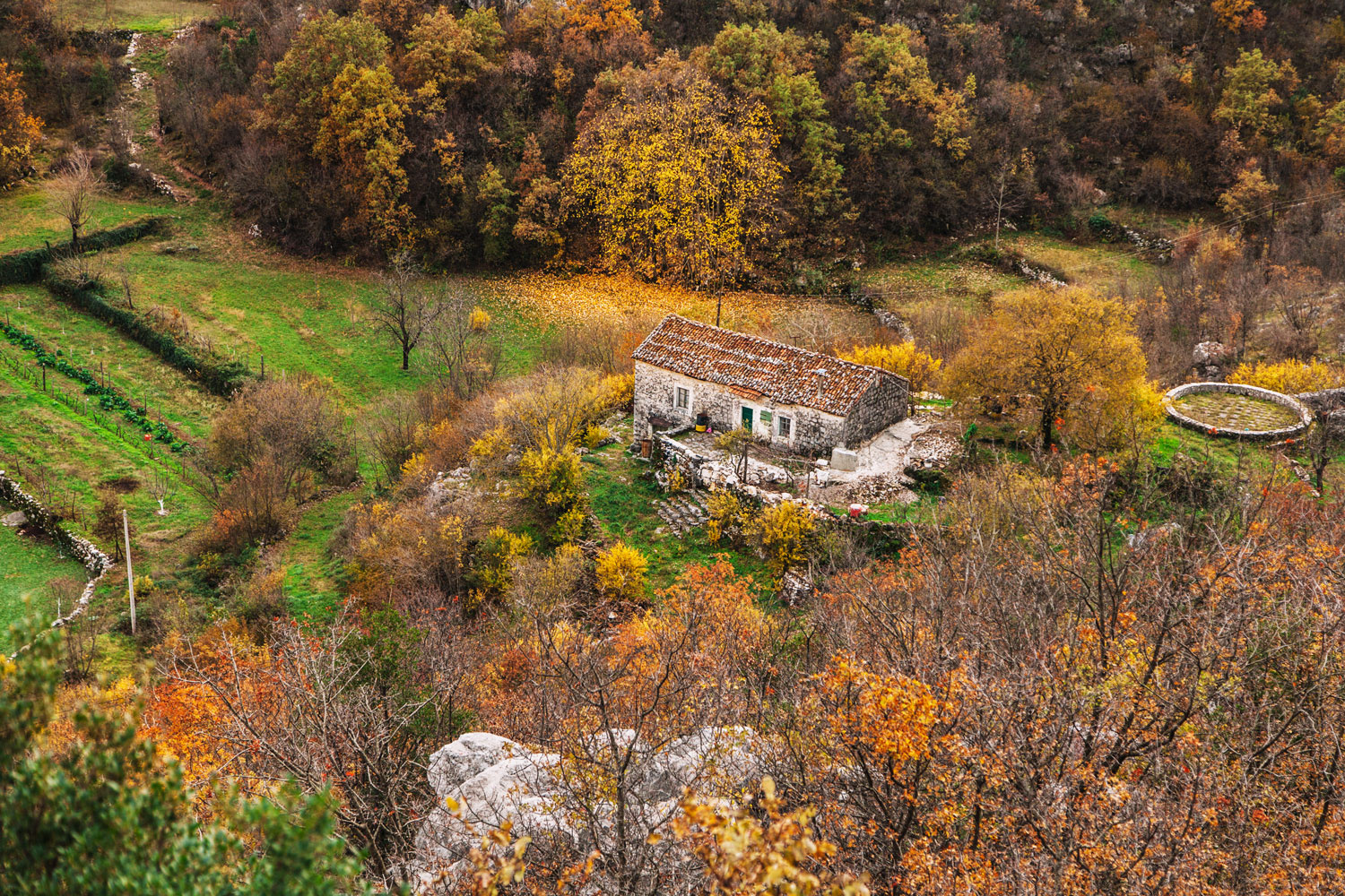 Черногрия осень черногория пейзаж деревня природа