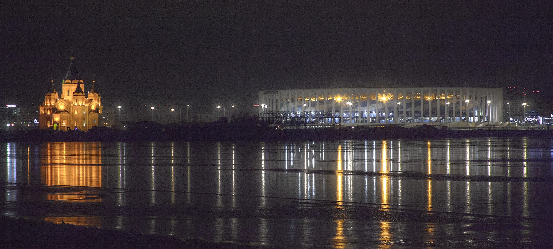 В ночь на Крещение. Нижний Новгород стадион ночь отражение