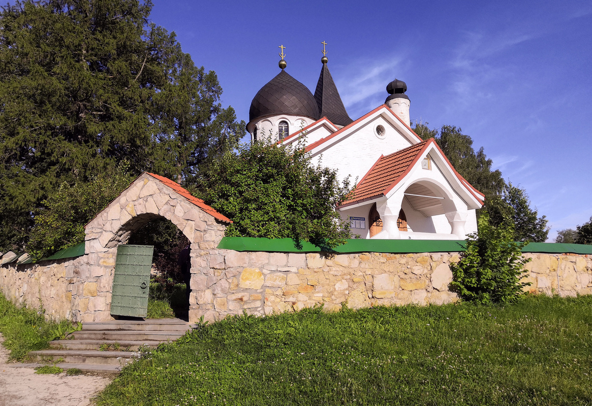 Свято-Троицкий храм в селе Бёхово. 