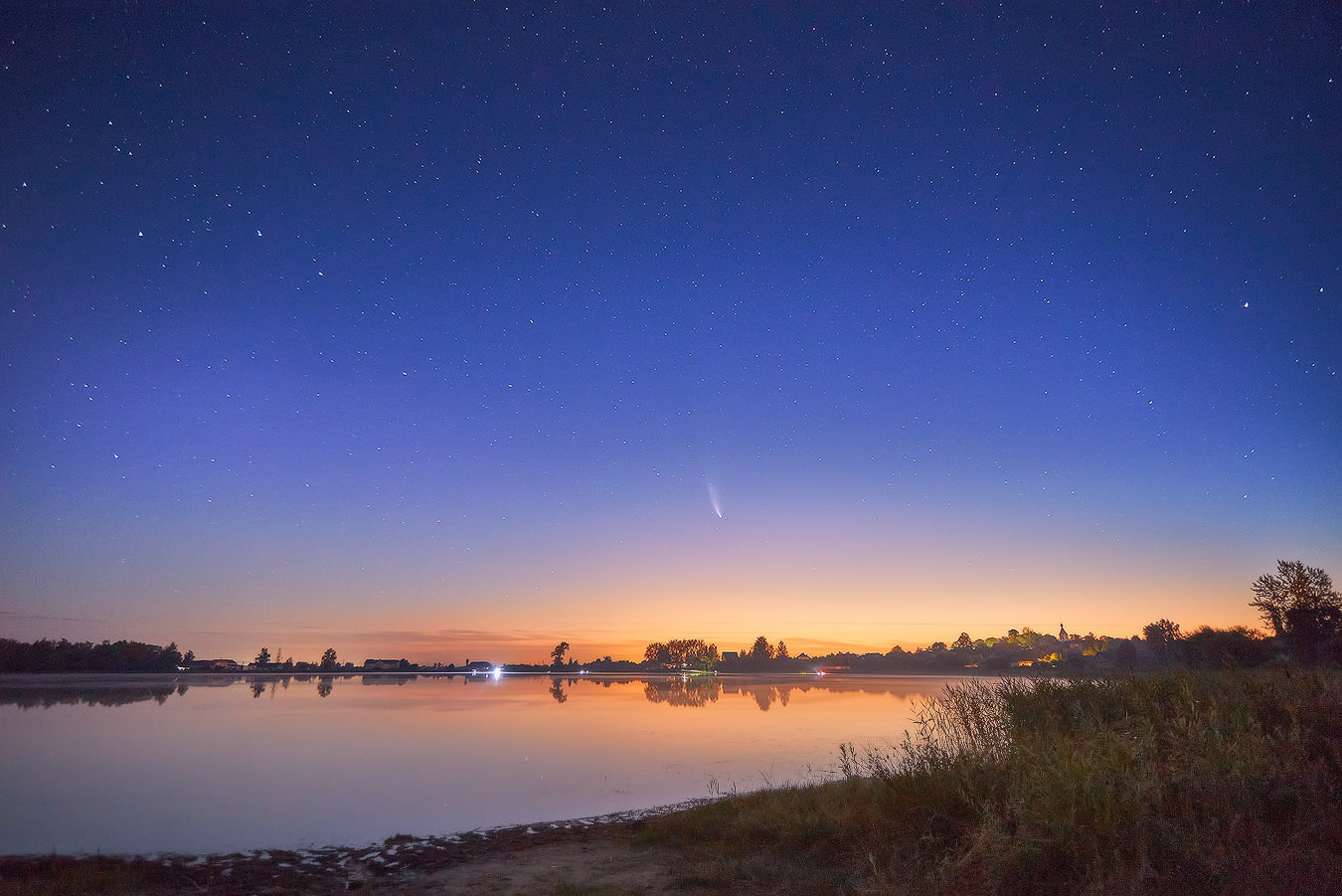 Комета над озером Беларусь Звезды Июль Комета Лето Ночь