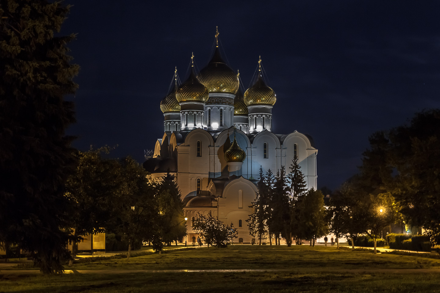 Успенский собор Ярославль лето