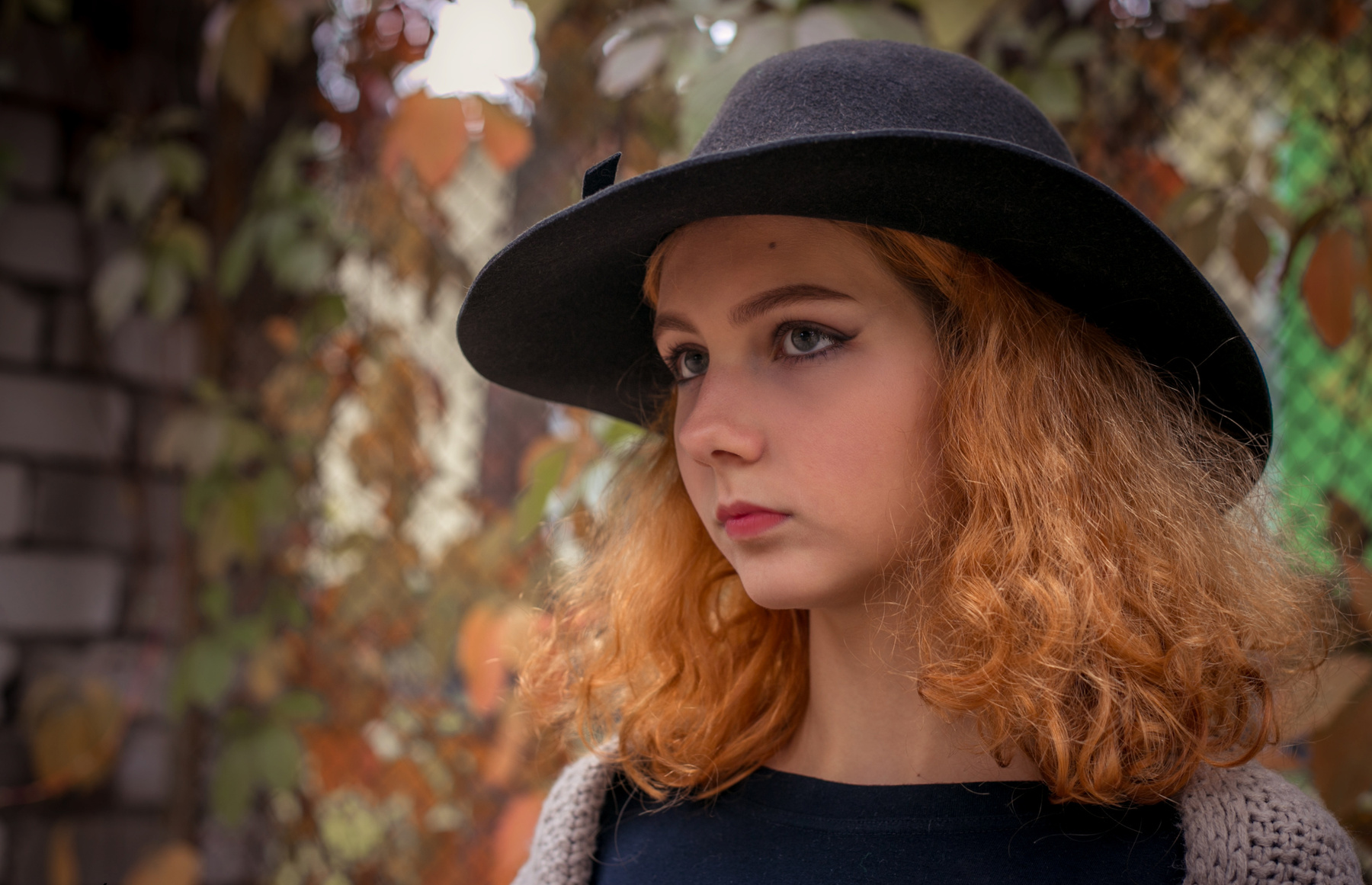 Ксения Девушка шляпа осень листья