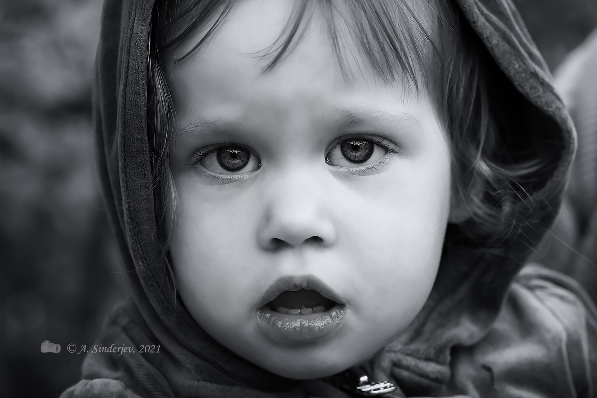 Портрет девочки монохром дети портрет ребёнок чёрно-белое