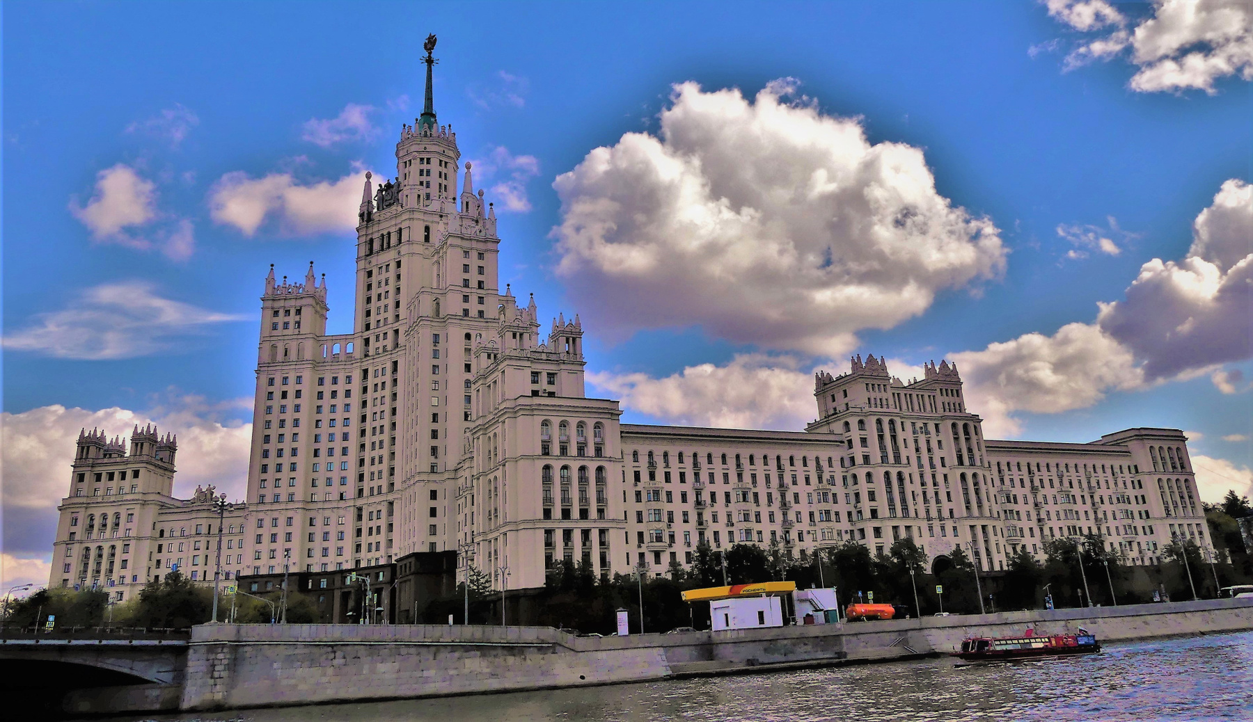 Сталинская Высотка Москва жилой дом на Котельнической набережной