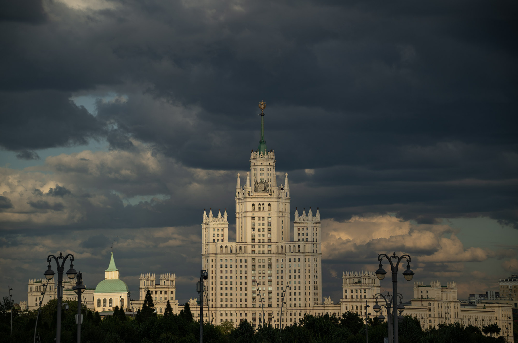 Высотка на Котельнической 
