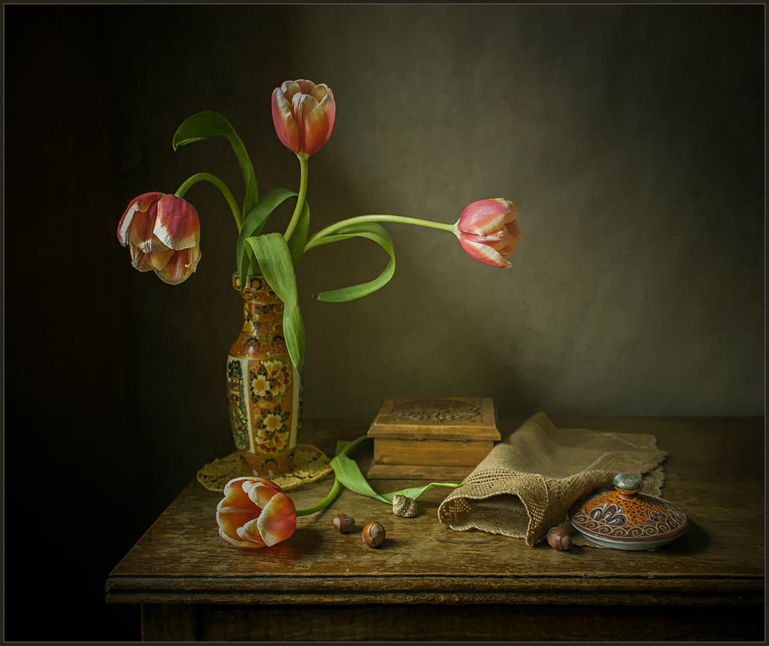 Натюрморт с тюльпанами 