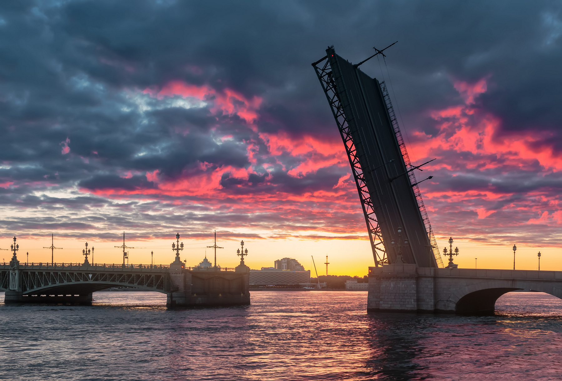 Созерцание нового рассвета Санкт-Петербург утро мост вода облака май небо синева Нева