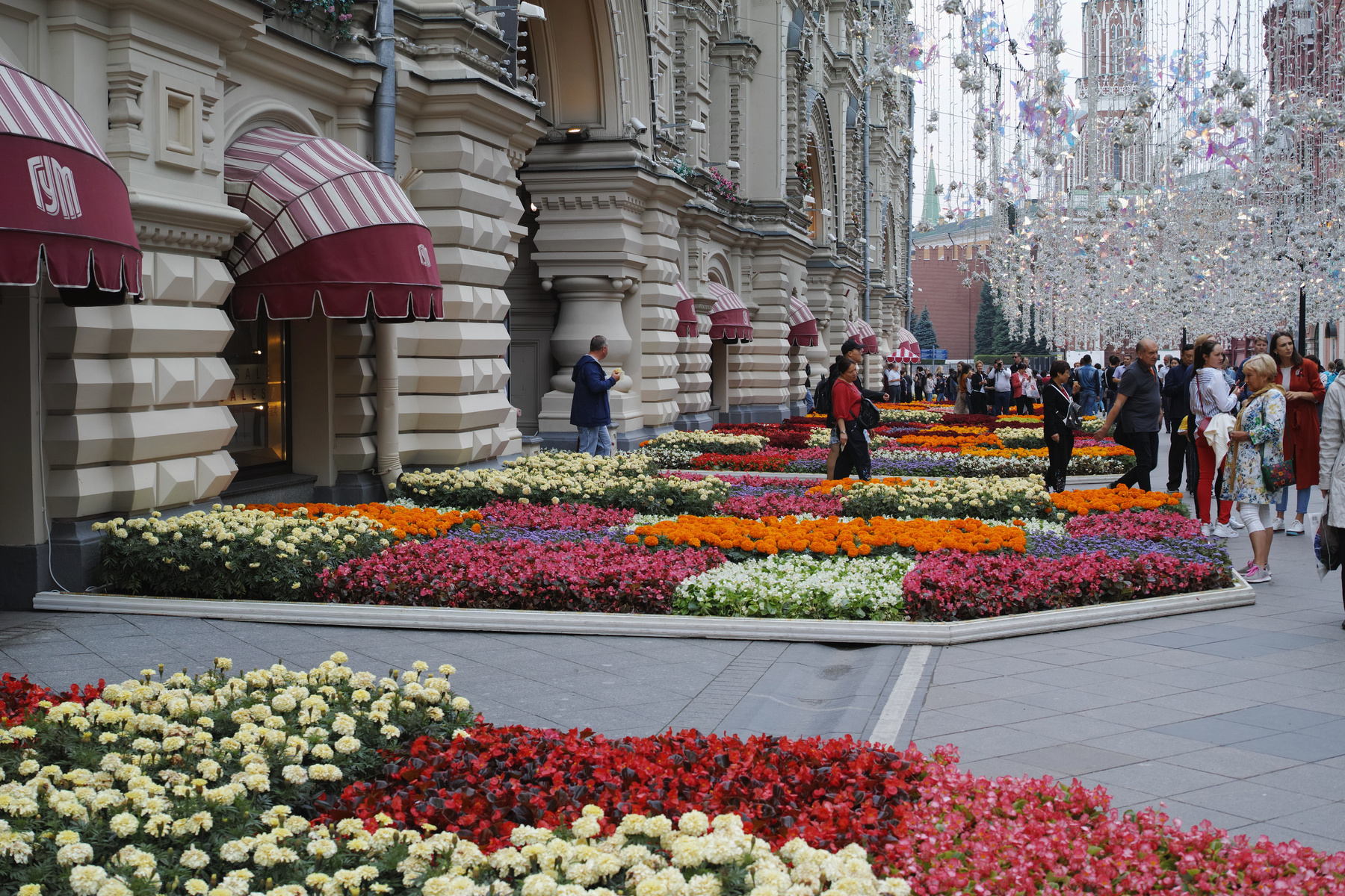 Никольская город Москва улица Никольская цветы