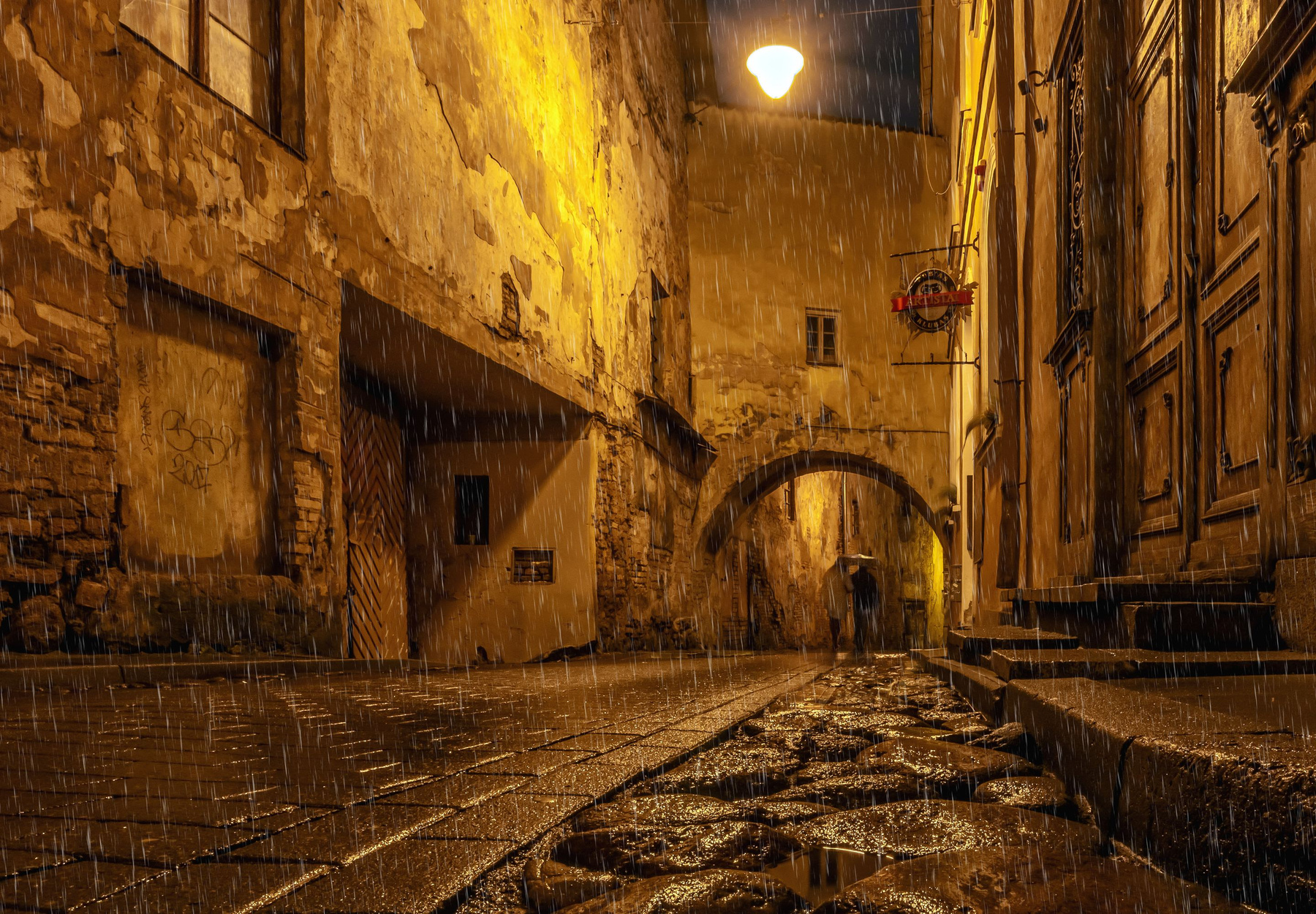 Дождь в старом городе ночь город дождь
