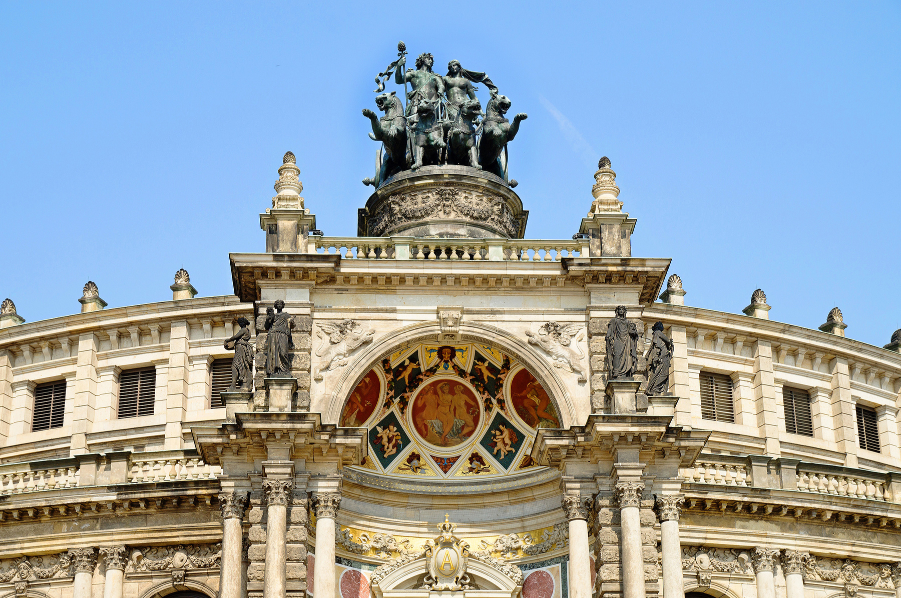 Дрезденская опера, верхняя часть здания. 