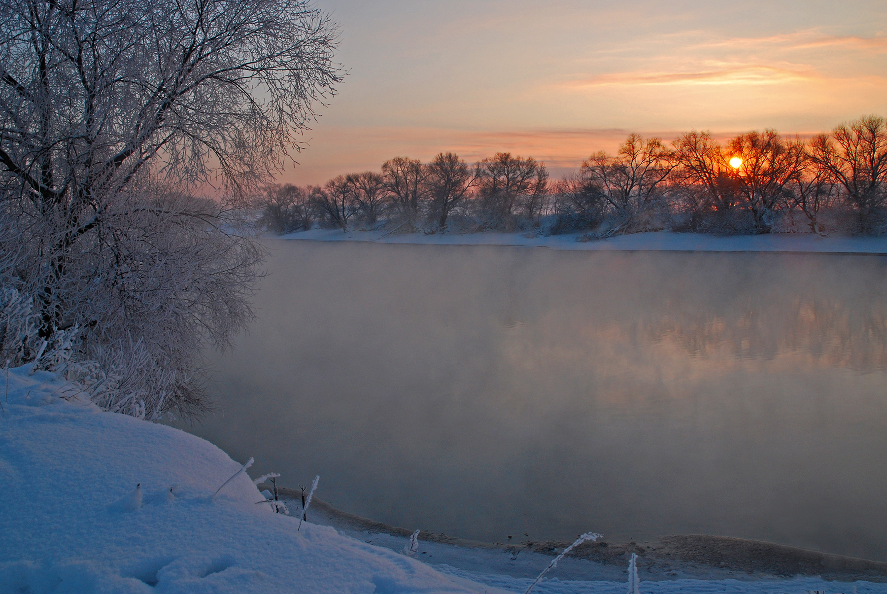 Теплый февраль. река зима солнце