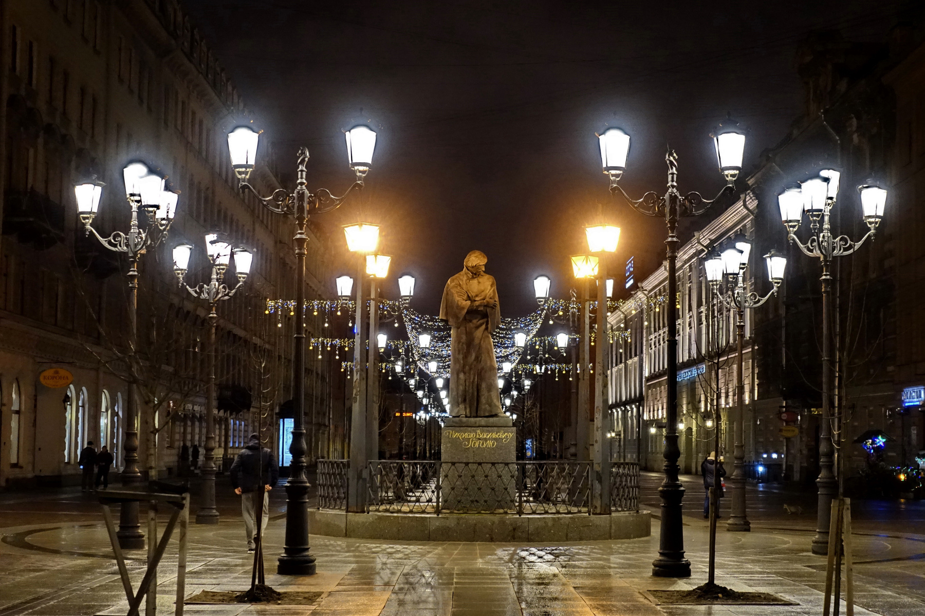 Гоголь Город памятник ночная съемка Гоголь