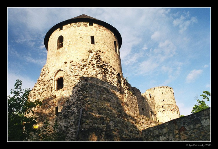 Следы былого могущества Цесис замок развалины Видземе Латвия