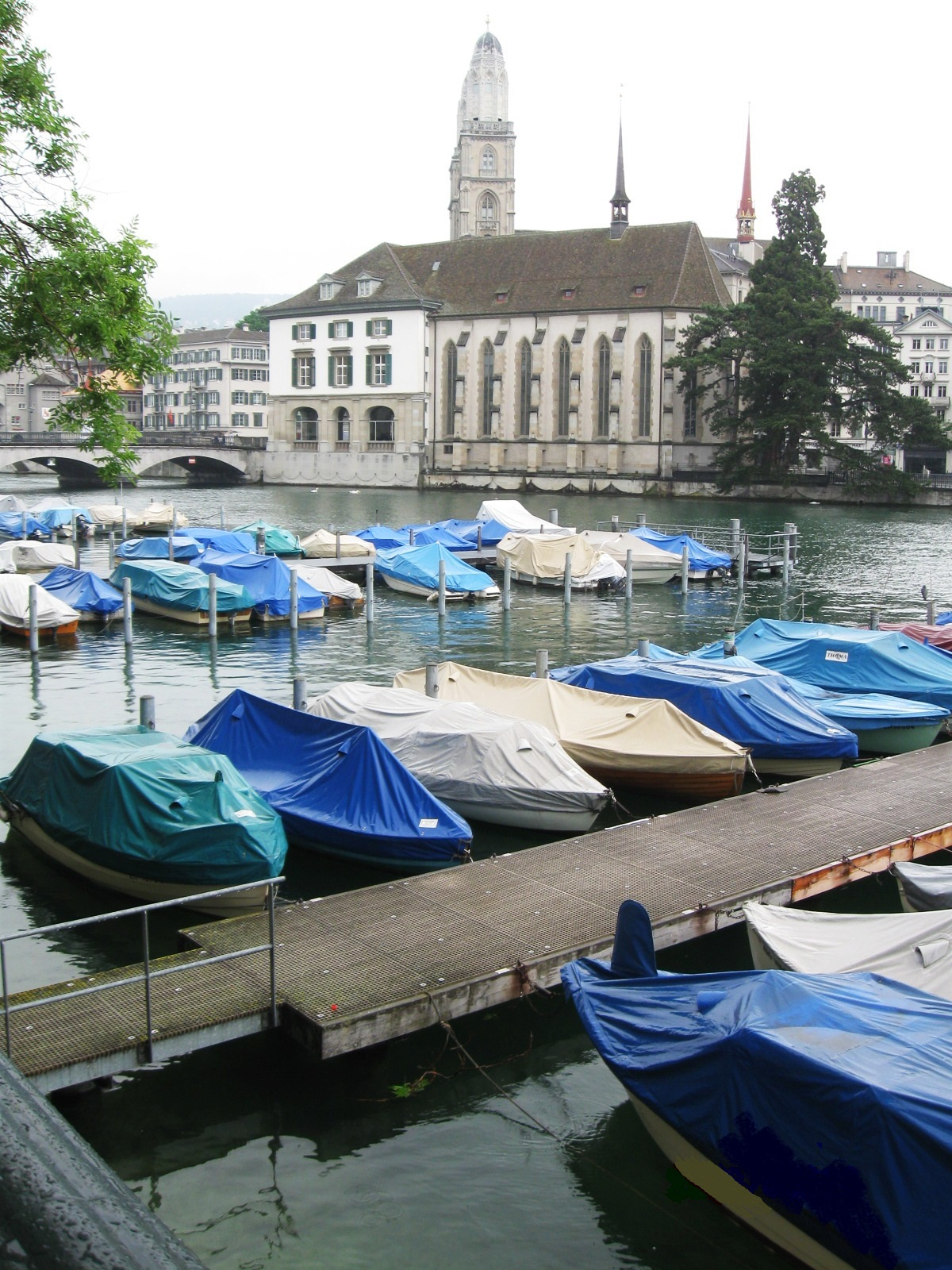 Дождливый Цюрих (Швейцария) путеншествия швейцария цюрих набережная река