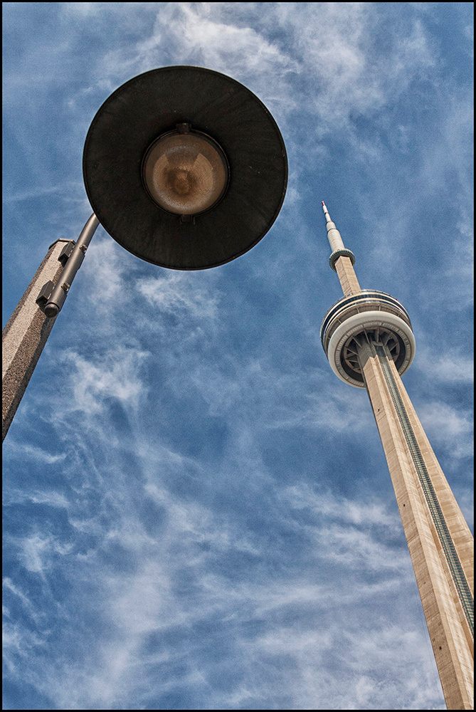 Торонто. башня и фонарь 