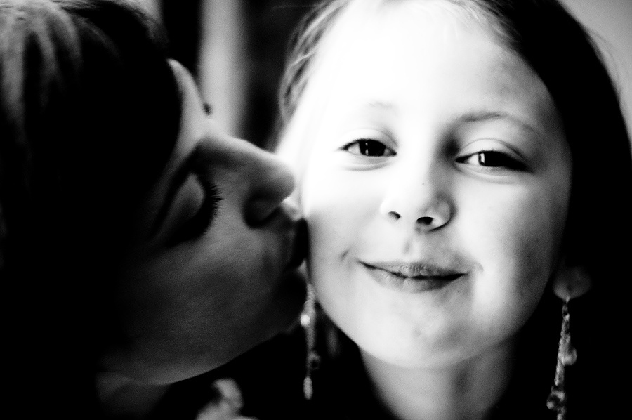 love is... портрет мать дочь поцелуй любовь счастье