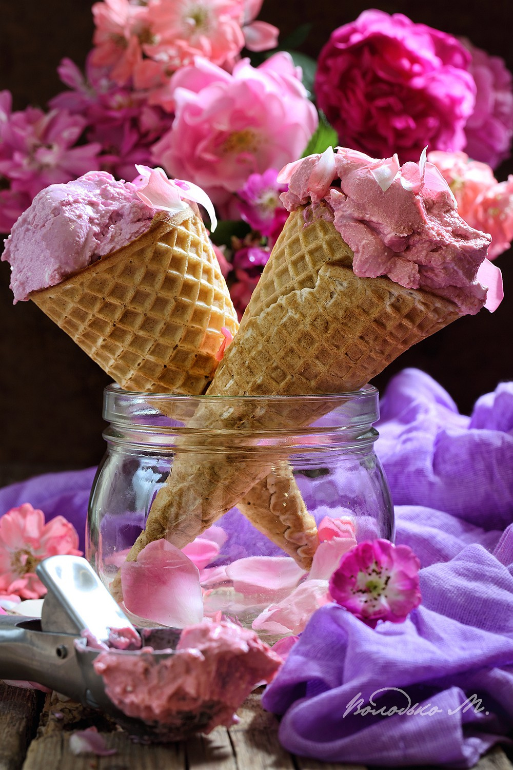 Мороженое с розовым ароматом мороженое