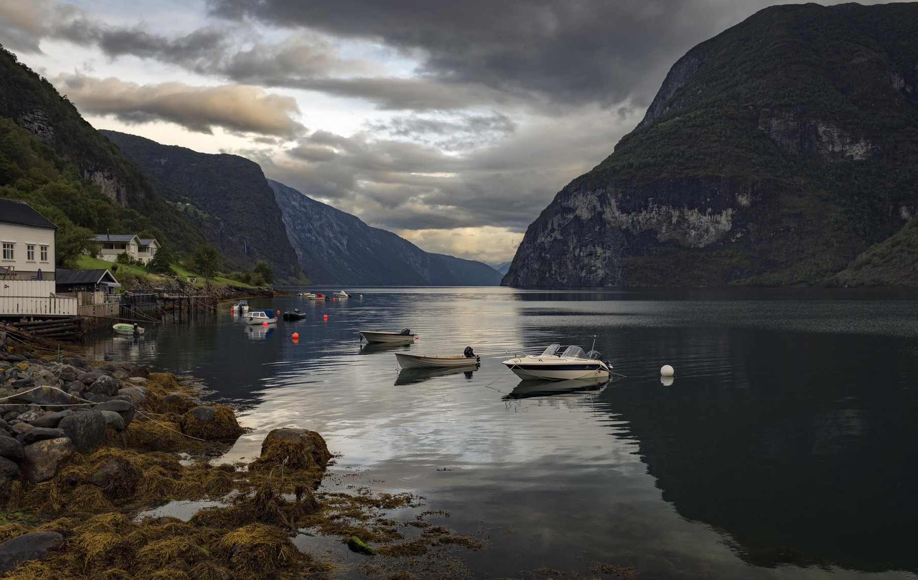 утро с лодками норвегия