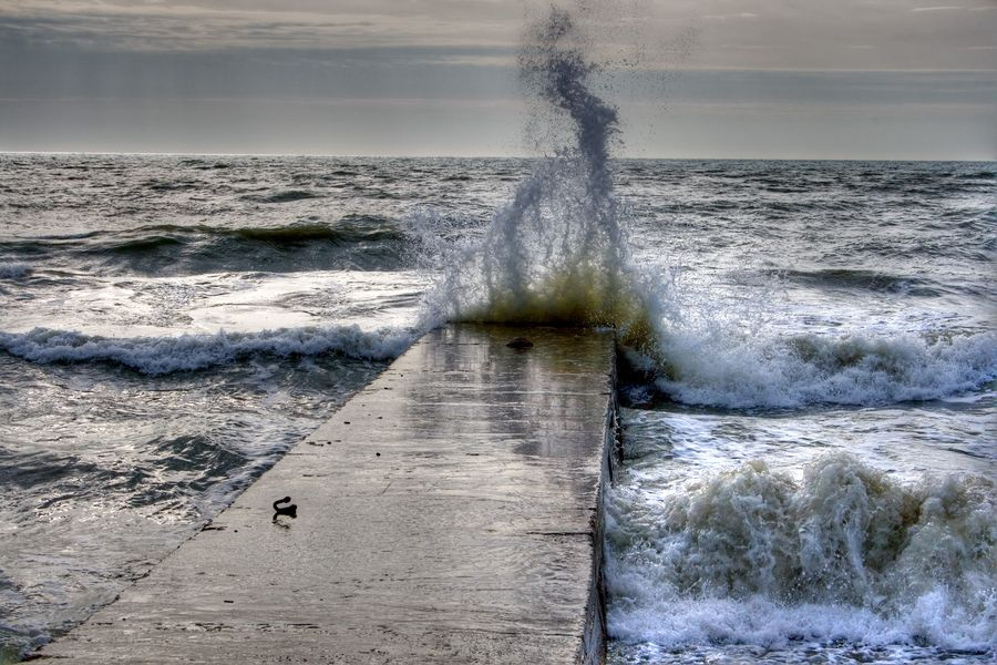splashing wave 