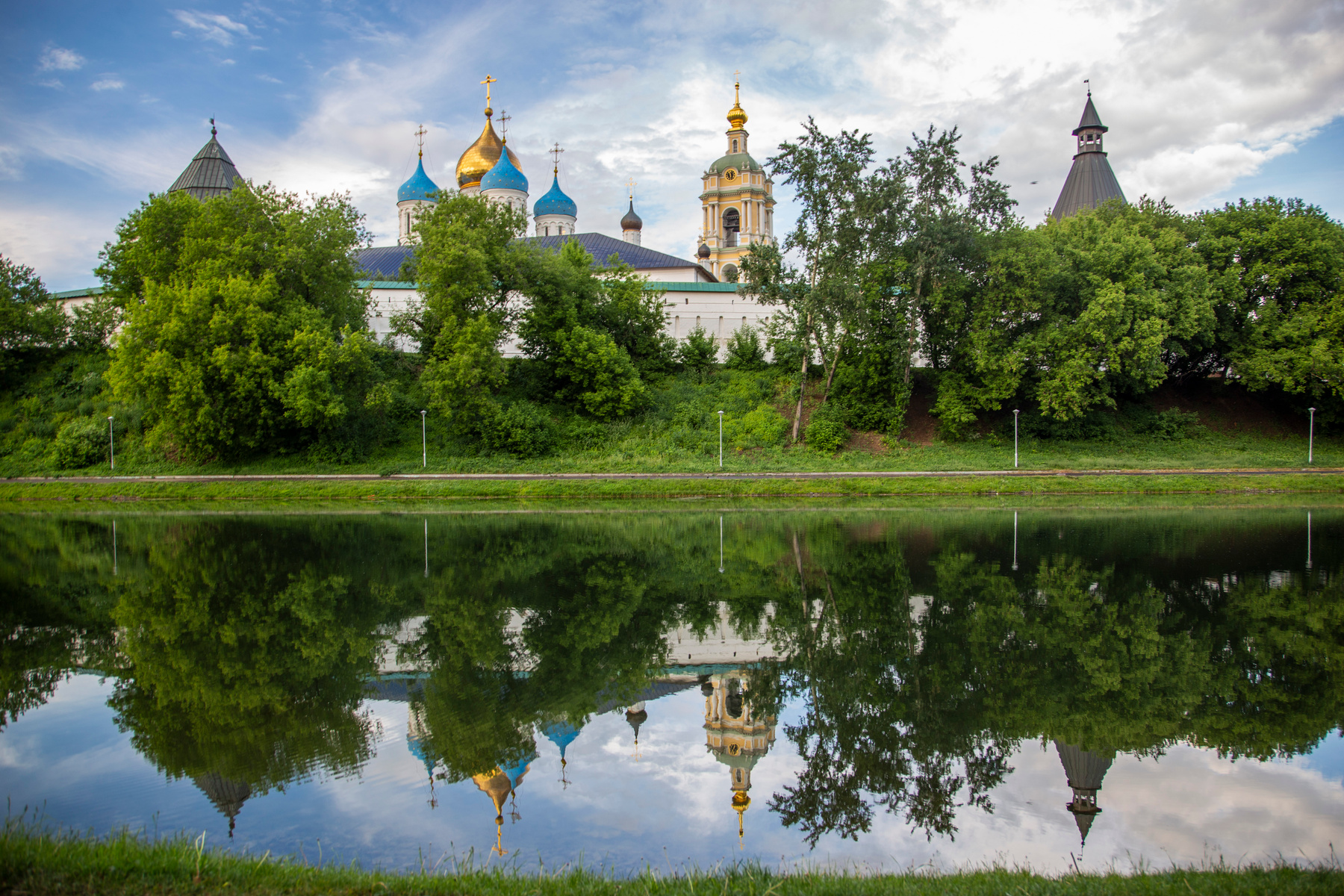 Новоспасский монастырь Новоспасский монастырь пруд