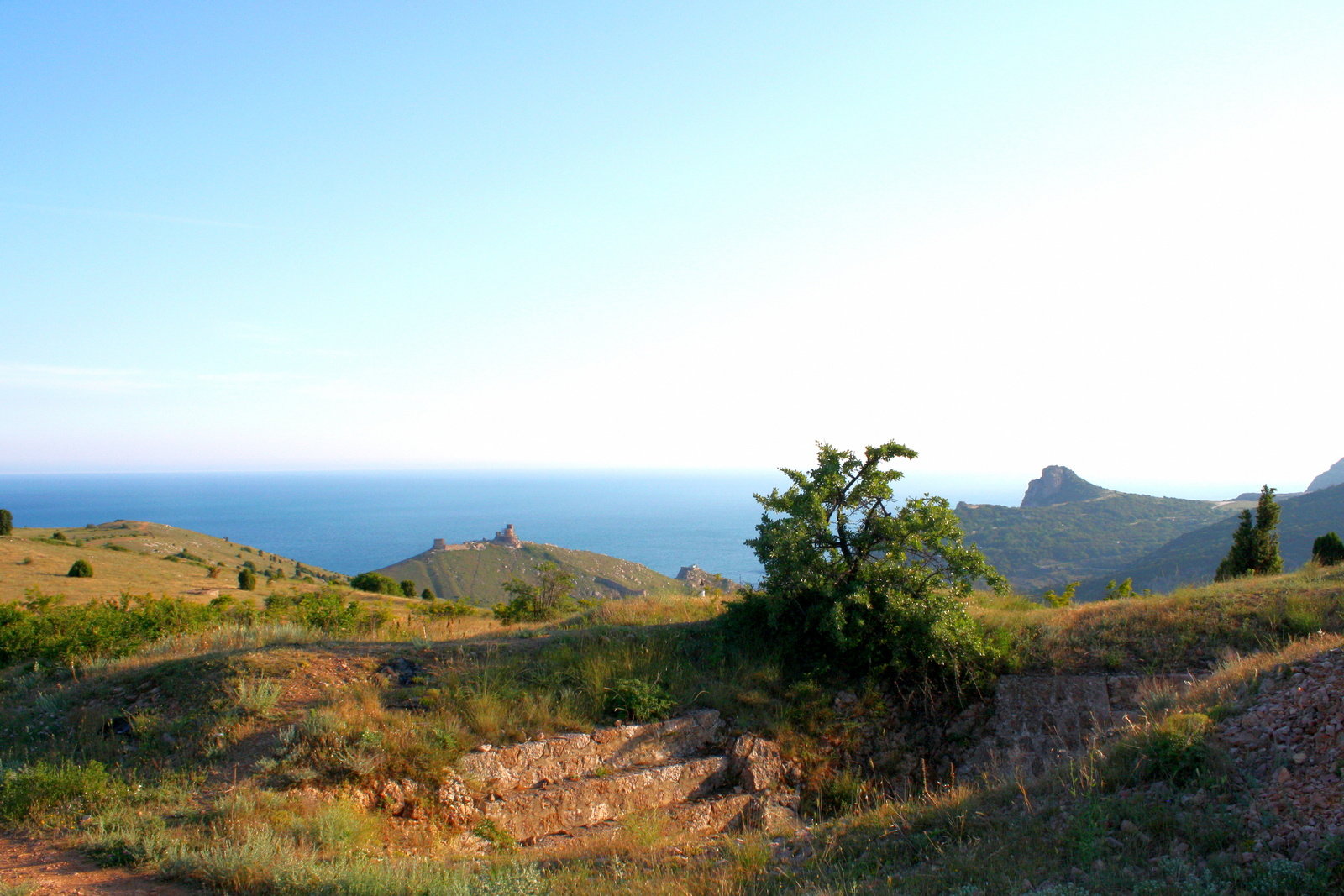 Вид с горы Кефало-Вриси Балаклава казематы Кефало-Вриси