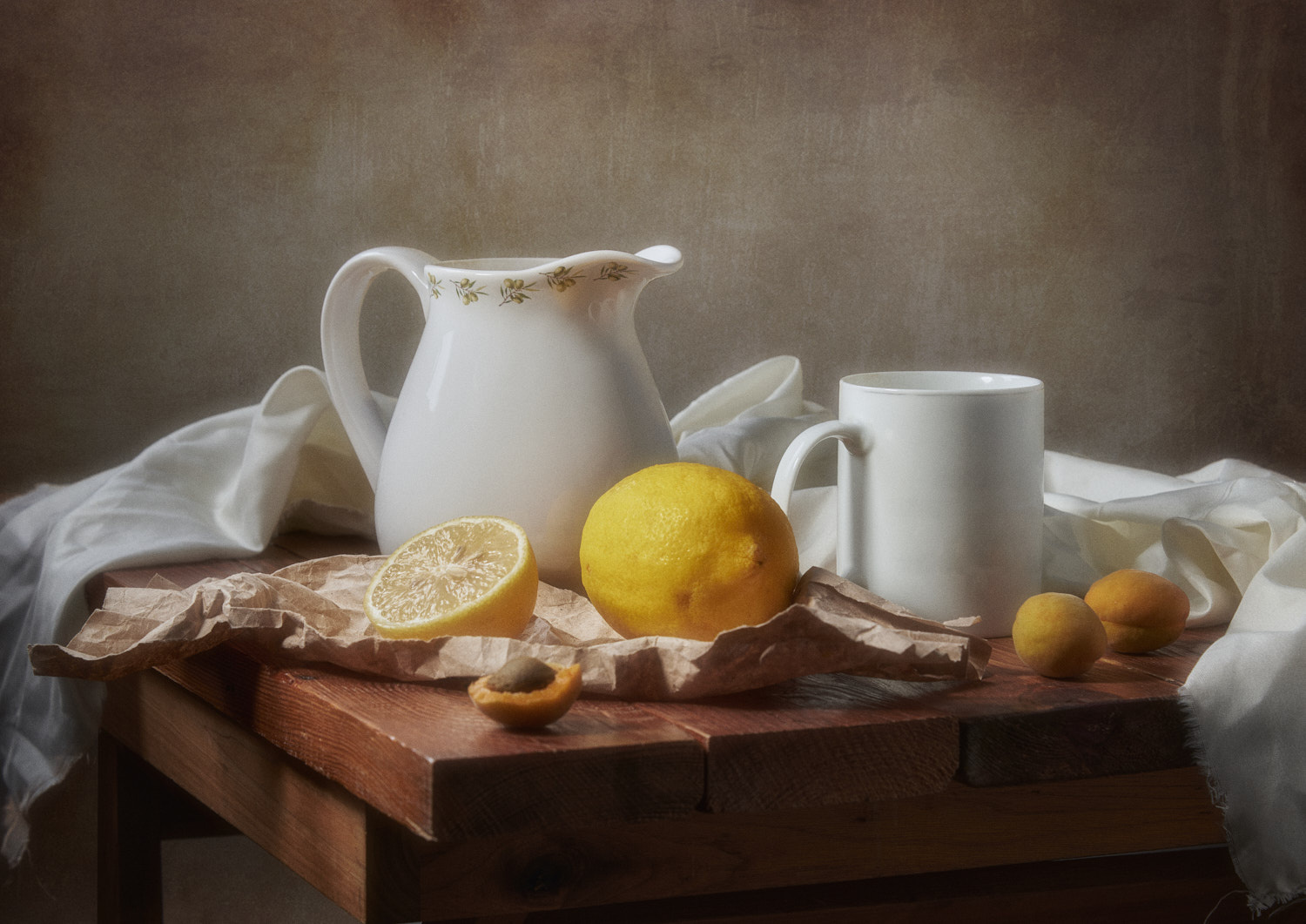 С лимоном натюрморт композиция постановка сцена плоды еда лимон посуда чашка кувшин