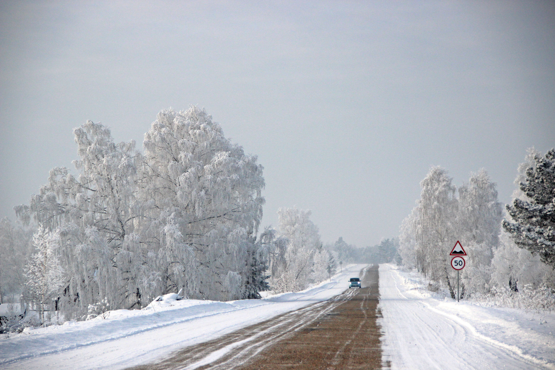 Уходящая вдаль. Сибирь зима иней дорога серебро снег деревья