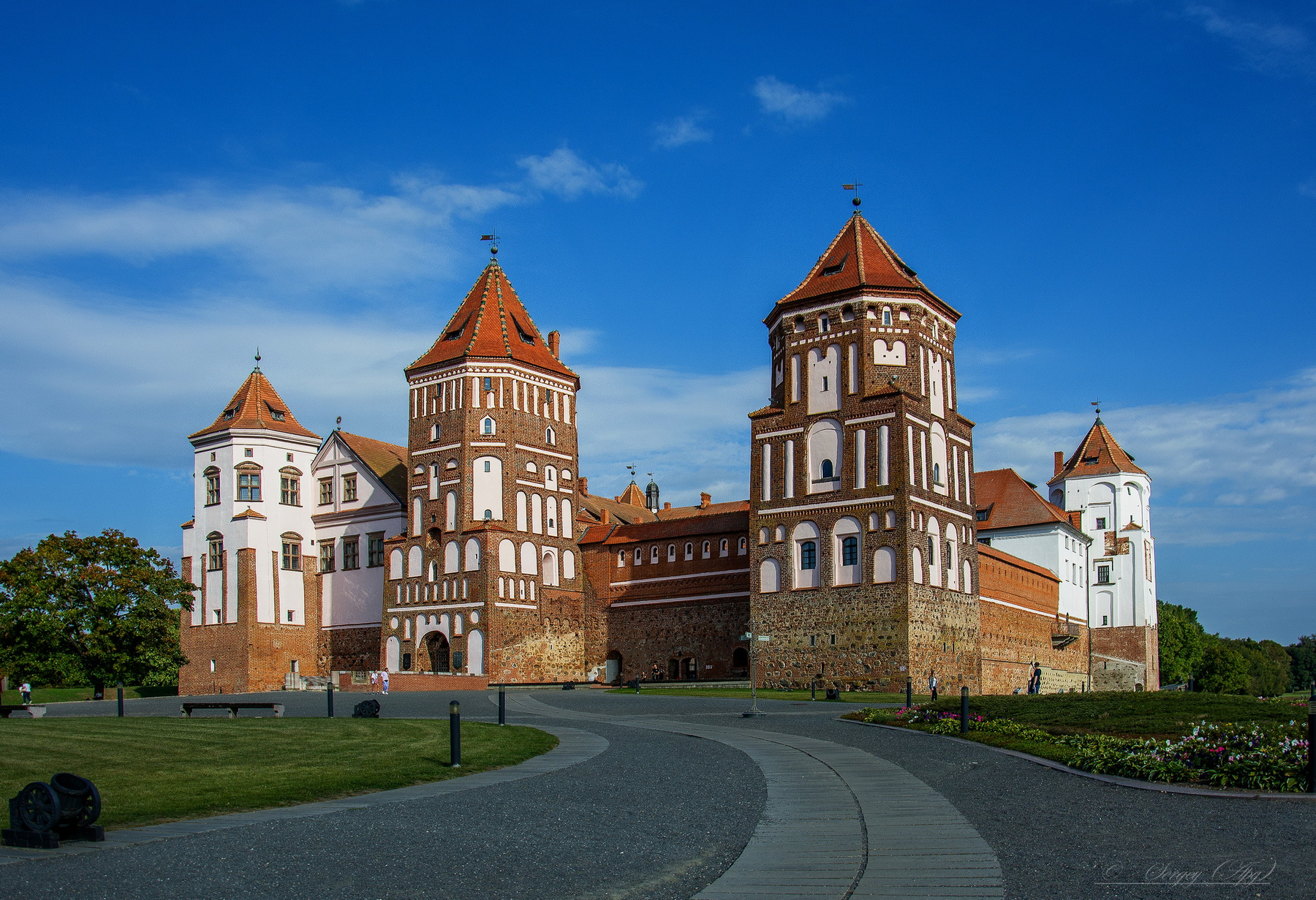 Файл:Belarus Mir Mir Castle Complex 8112 2100 (cropped).jpg - Википедия