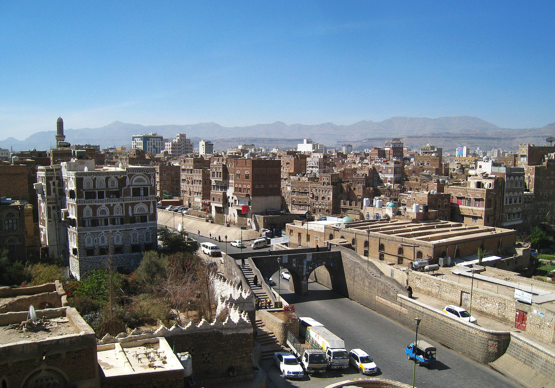 Сана, столица Йемена. Йемен вулкан кратер горы скалы