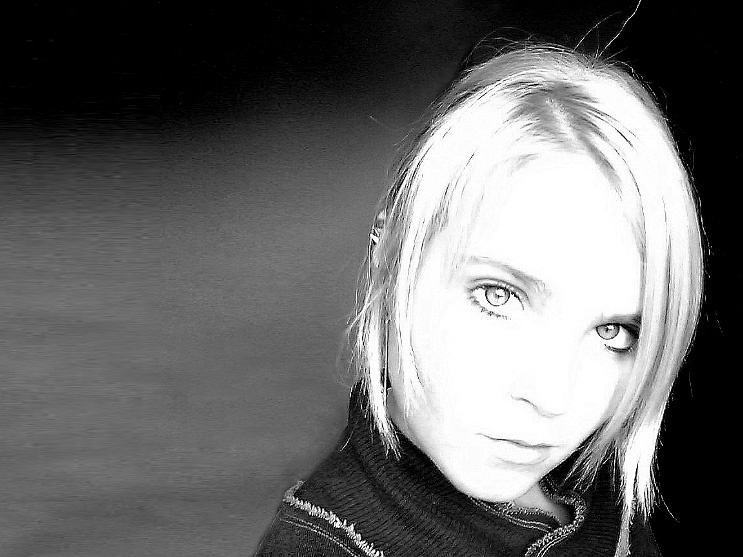 become out of date автопортрет девушка лицо b/w